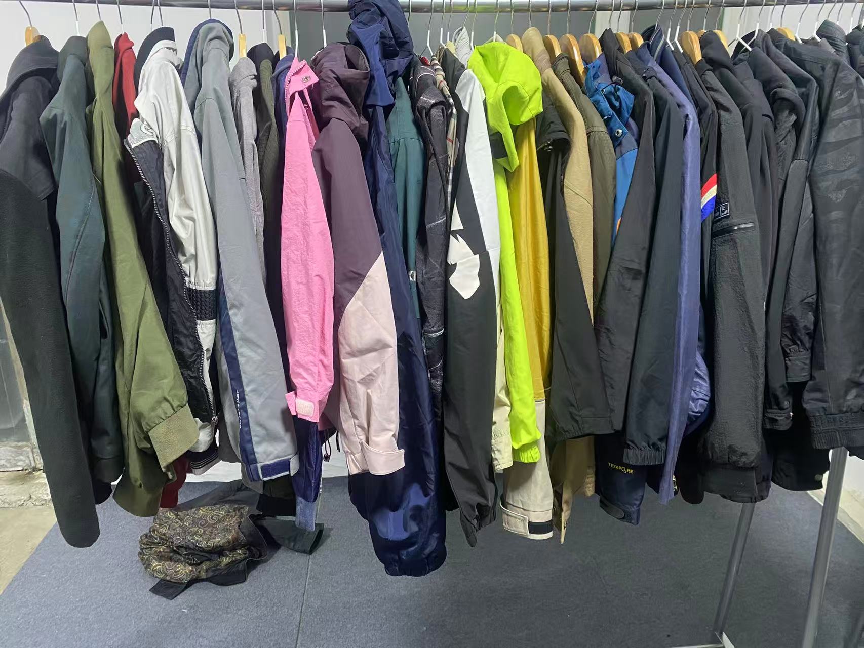 男装春秋运动服休闲装运动夹克冲锋衣外套