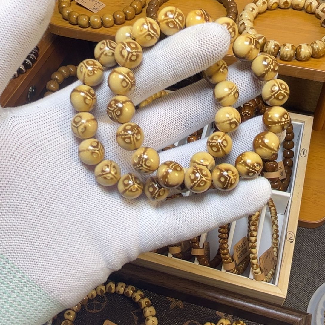 皮***你手串紫金鼠熊猫圆珠卡12左右两条