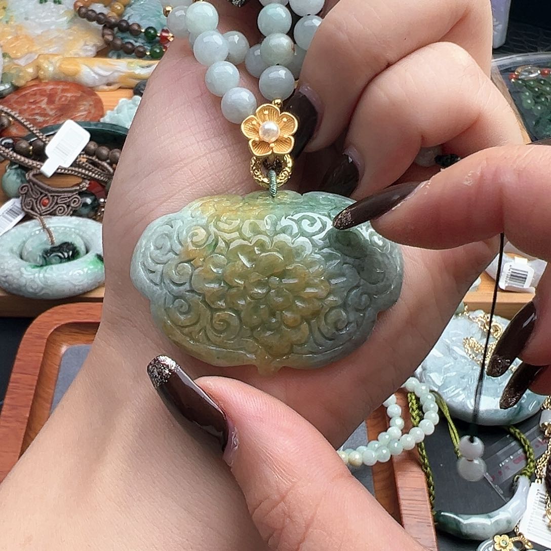 翡翠吊坠(赠链)未镶嵌吊坠