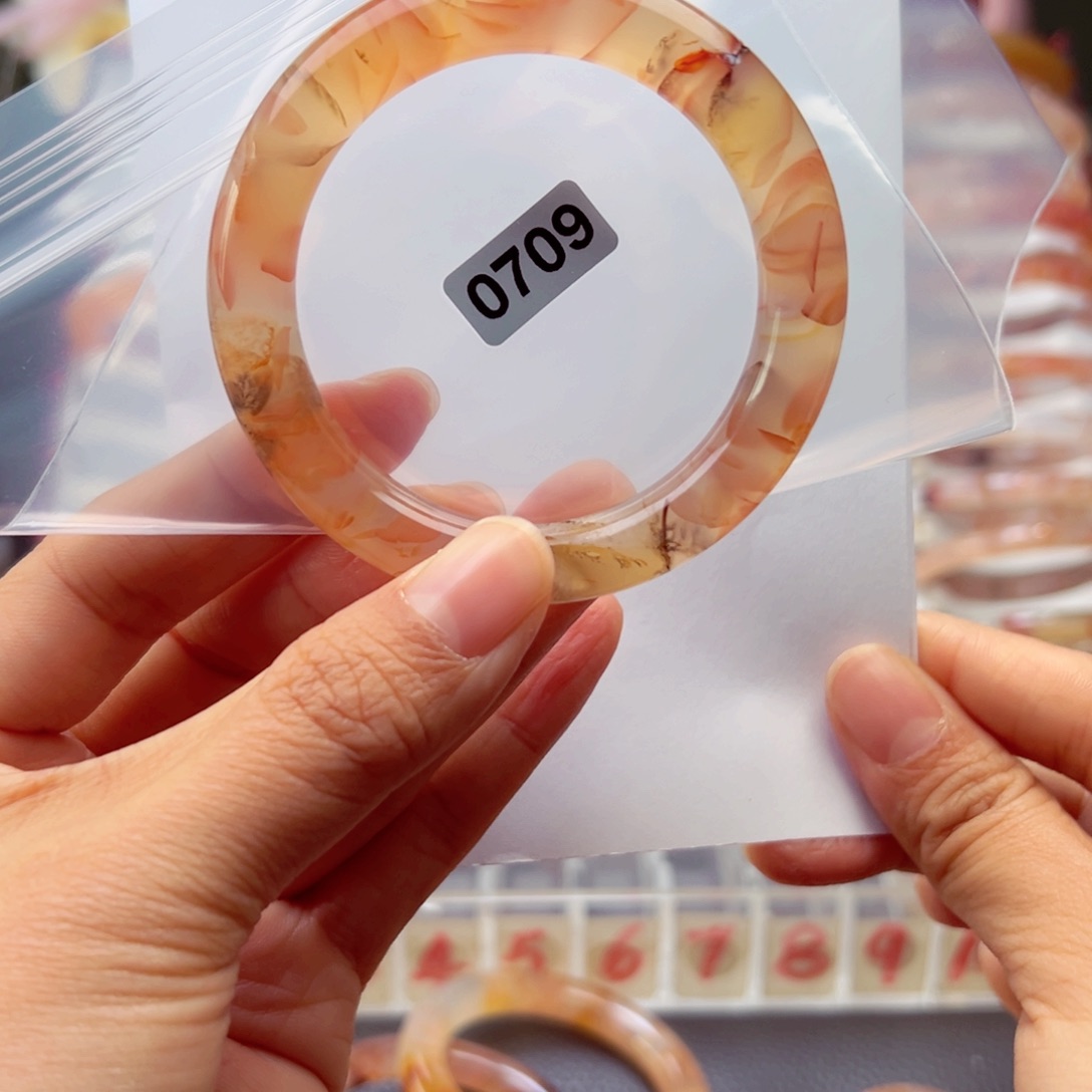 玛瑙/玉髓手镯未镶嵌J***e