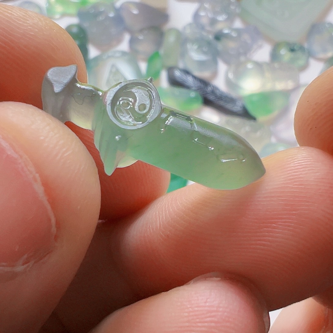 定制翡翠未镶嵌七星剑