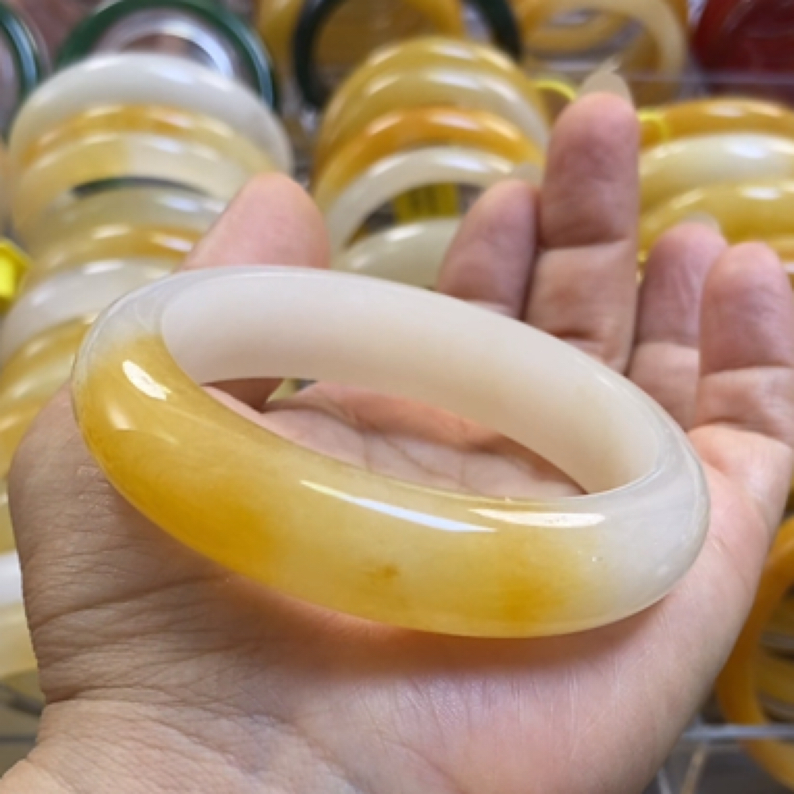 002天然黄龙玉手镯 圈口58.8 精致时尚黄色玉镯子百搭女显白