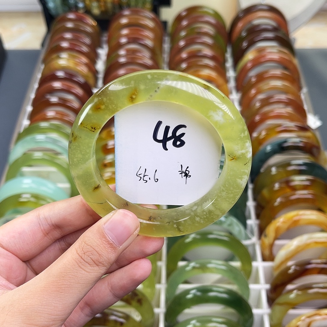 蛇纹石玉未镶嵌手镯