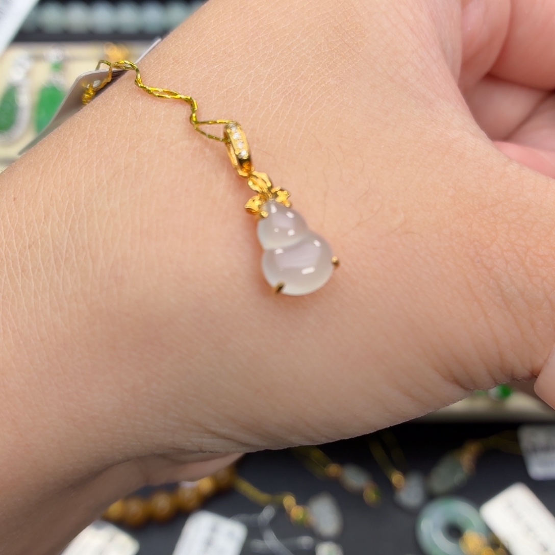 翡翠18K金镶嵌颈饰