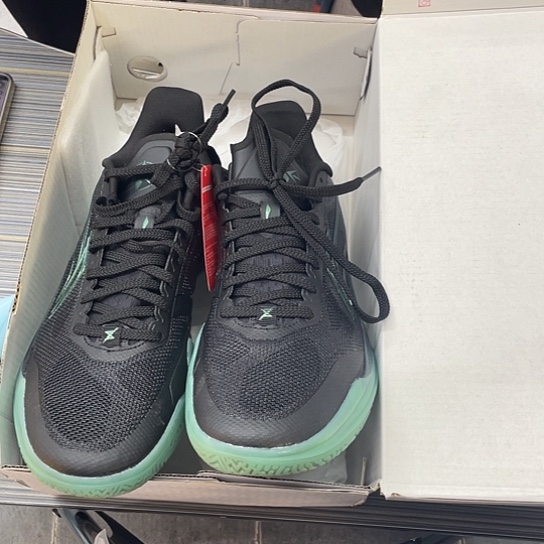 40号李宁篮球鞋41.5……260底微脏