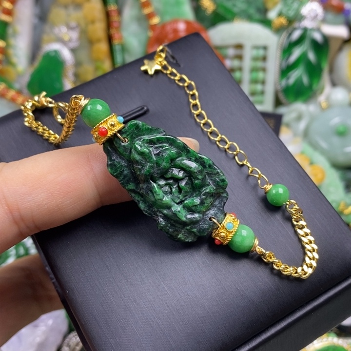 翡翠未镶嵌吊坠(赠链)