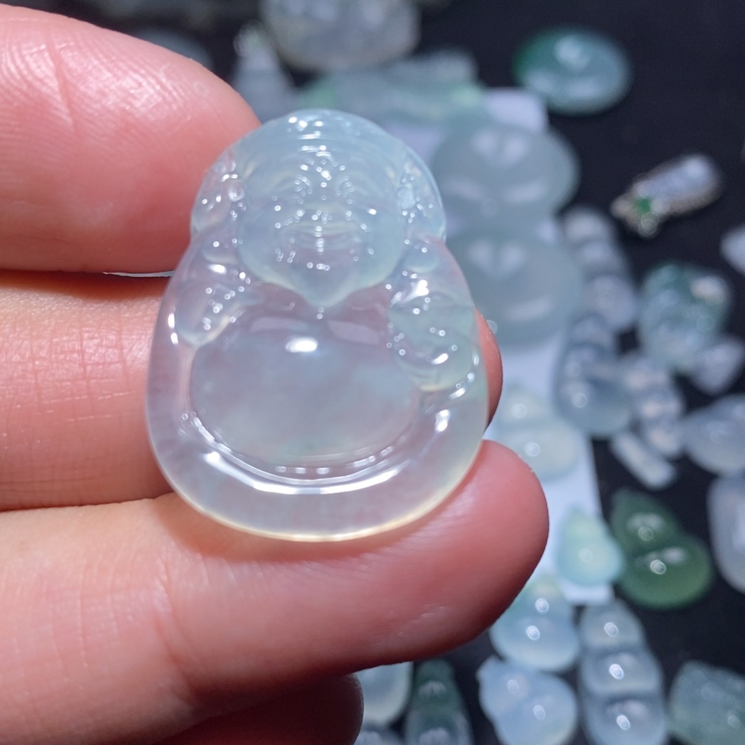 翡翠颈饰未镶嵌财神