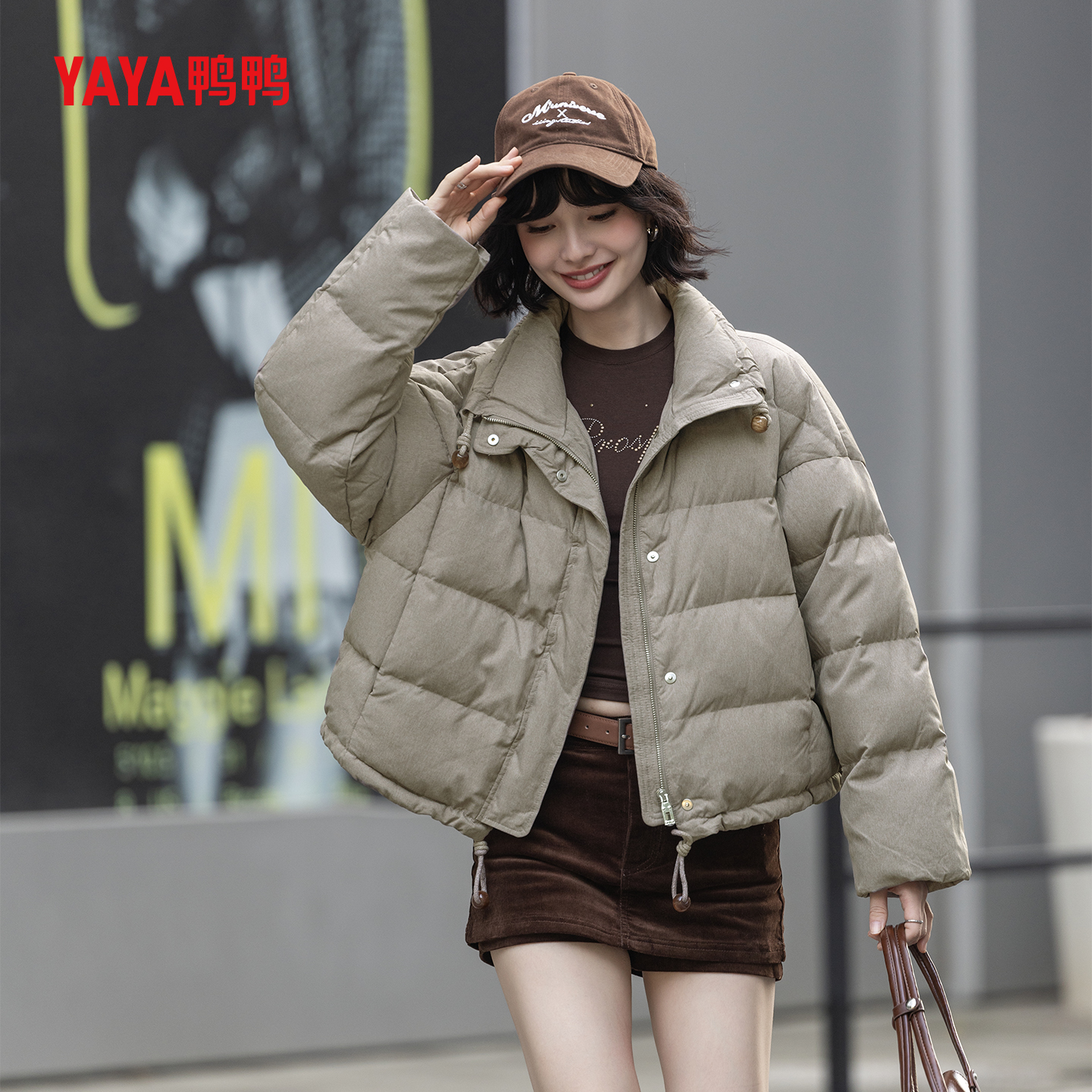 鸭鸭短款90白鸭绒时尚休闲百搭女士白鸭绒短款羽绒服YE4B715082N