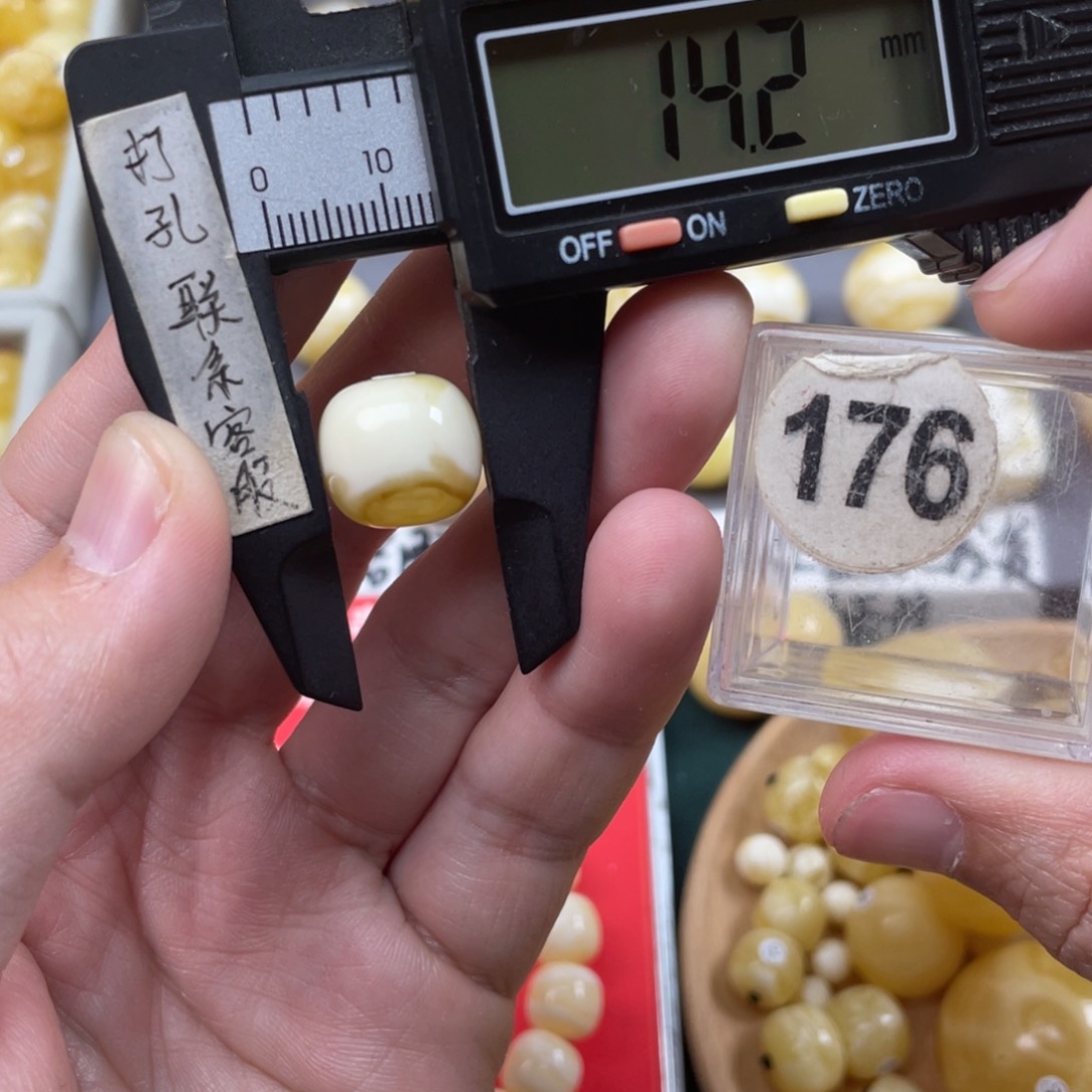 蜜蜡珠宝奇石未镶嵌