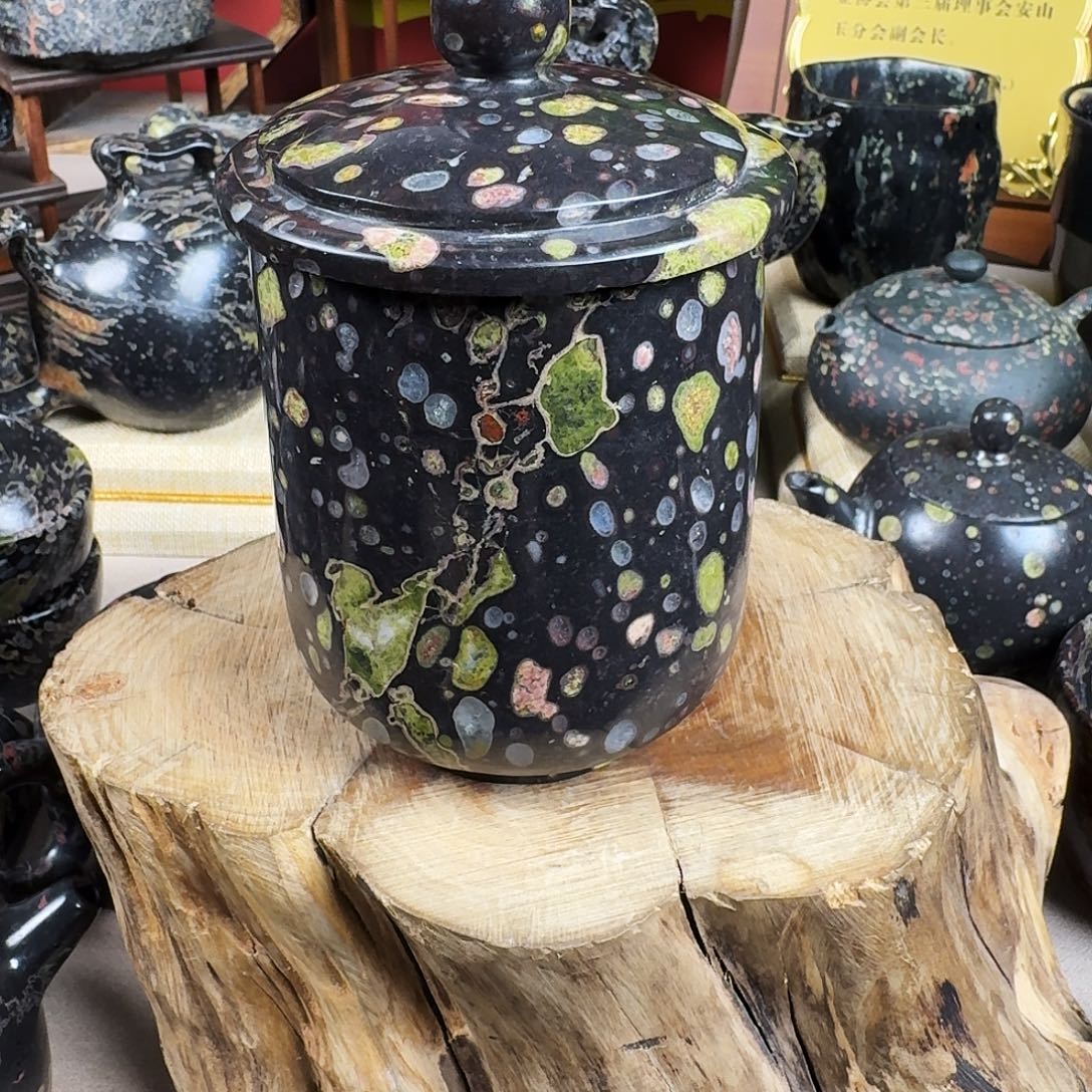 富***傅梅花玉精品茶周边