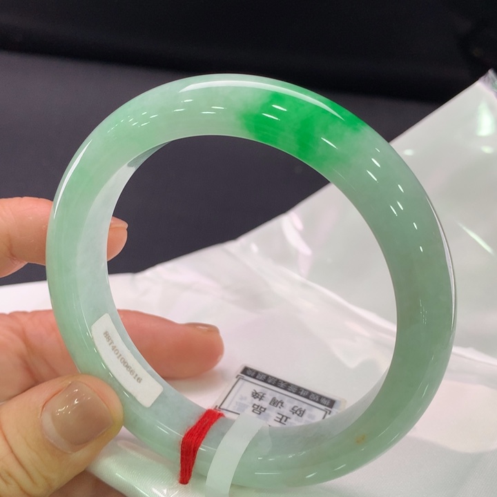 翡翠手镯未镶嵌正圈61