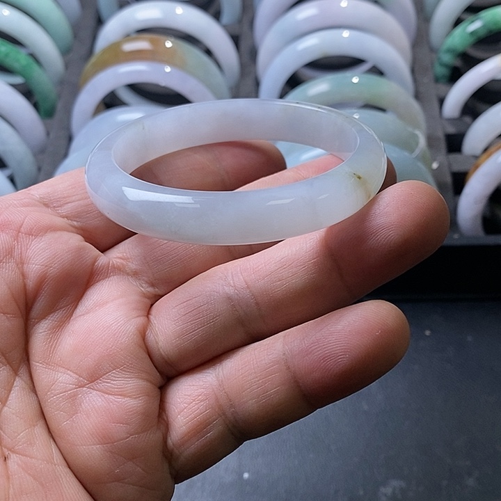 翡翠未镶嵌手镯2、正