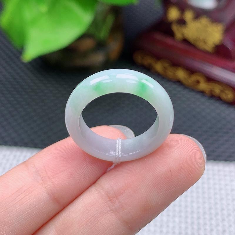 L0052天然缅甸翡翠A货飘阳绿白底青15圈口内径17.3mm