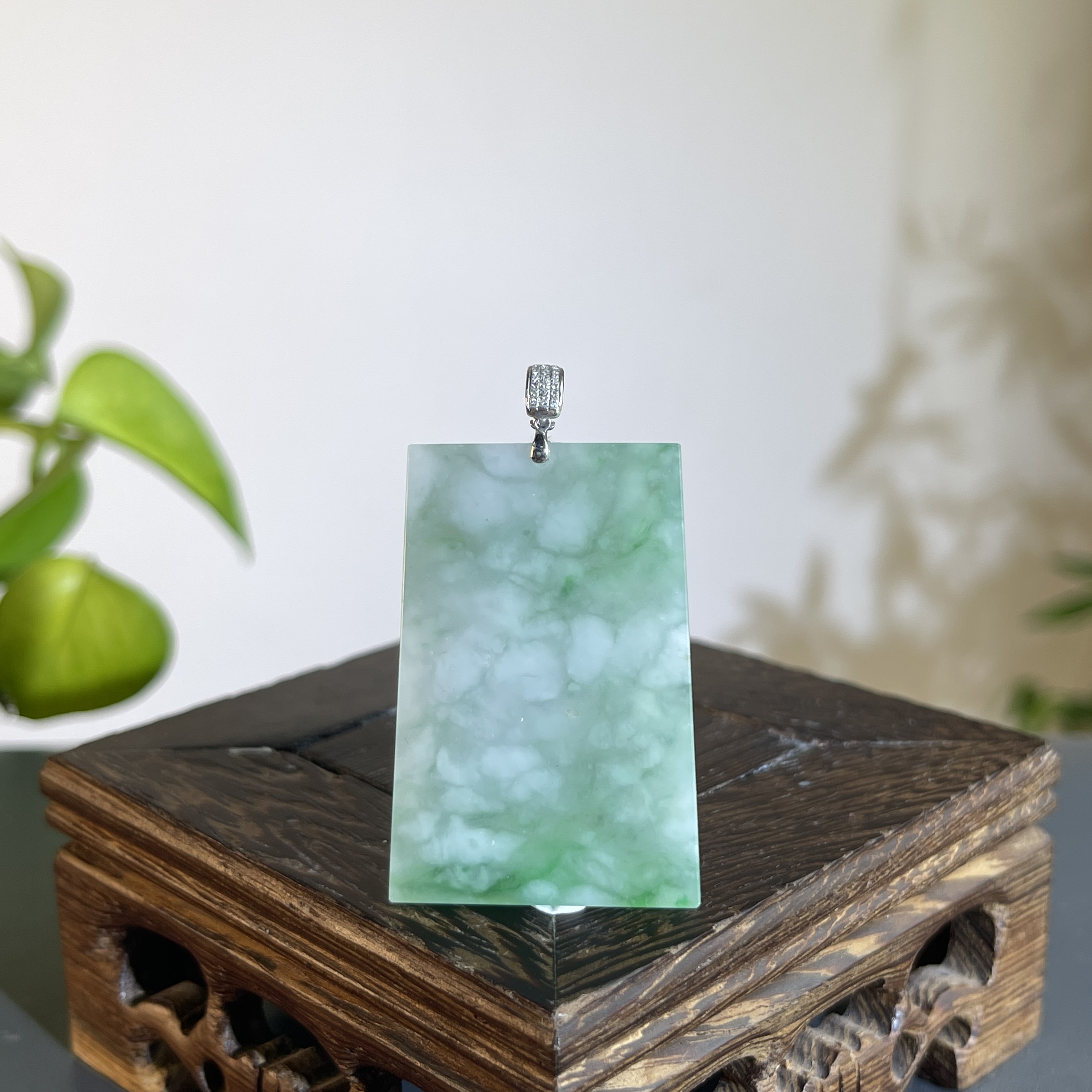 JCB20-114   天然缅甸A货翡翠   18K钻扣无事牌