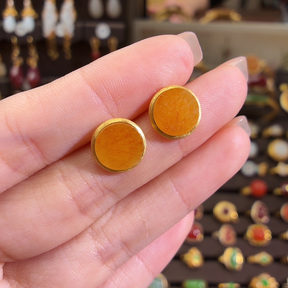 颈饰18K金镶嵌和田玉