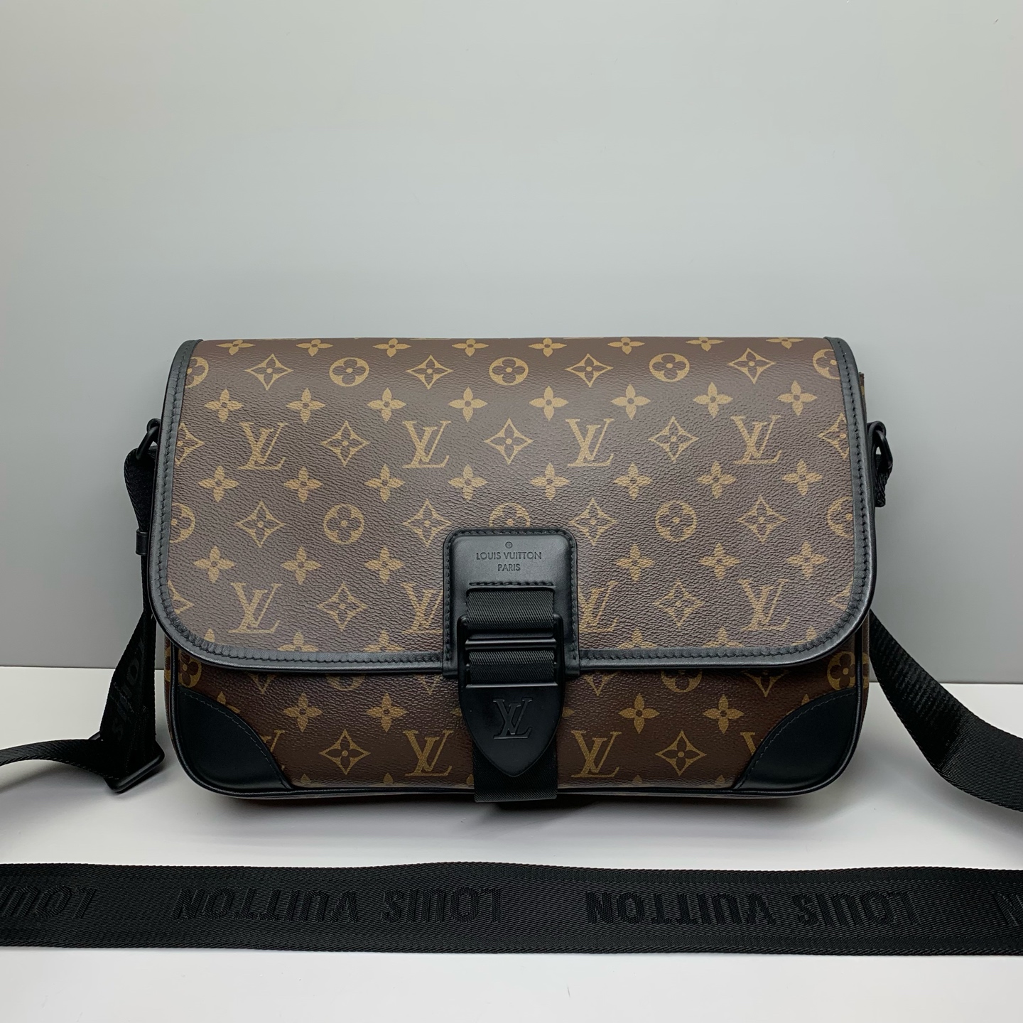 99新 LouisVuitton/路易威登 棕花Archy单扣翻盖1500男邮差包