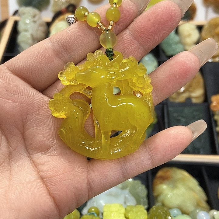 蛇纹石玉挂件未镶嵌