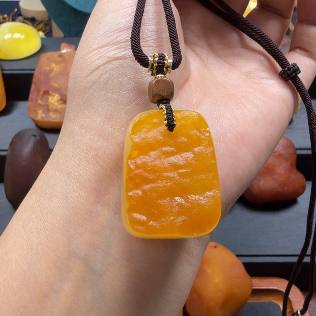 琥珀吊坠(赠链)未镶嵌