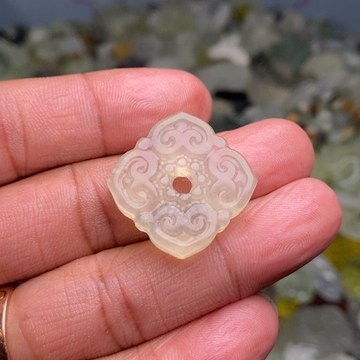 蛇纹石玉颈饰合金145