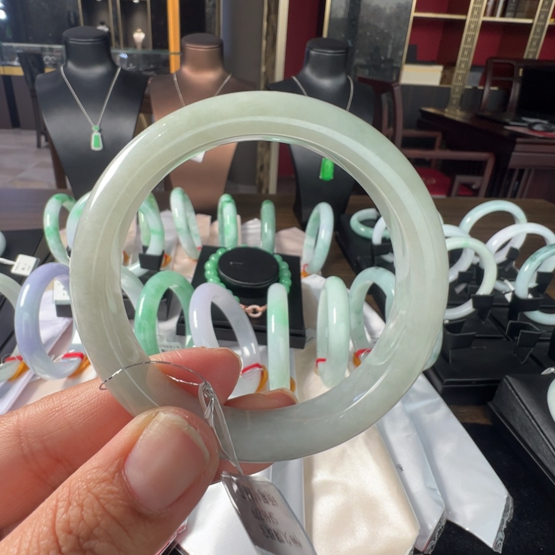 翡翠手镯未镶嵌油青
