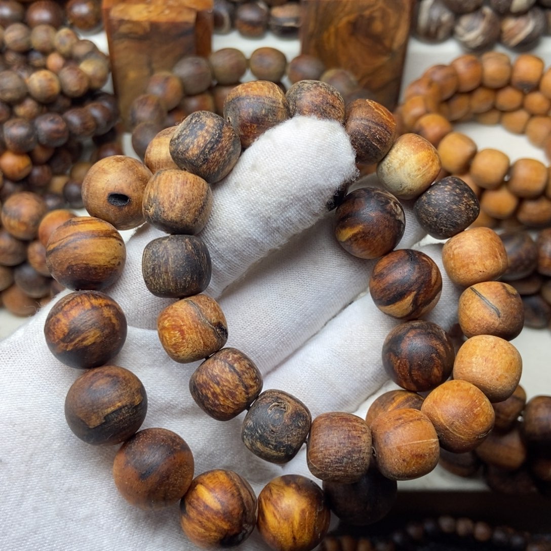 贡木福利两条瑕疵手串