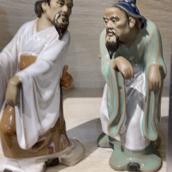 石湾公仔衬托盆景漂亮
