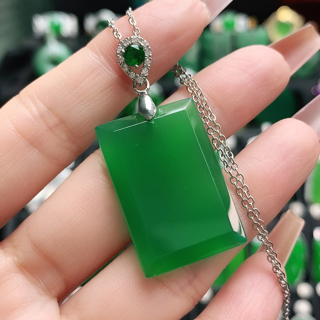 玛瑙/玉髓吊坠未镶嵌