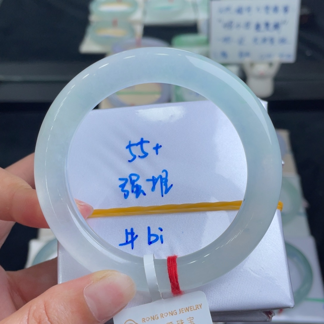 翡翠手镯未镶嵌翡翠手镯