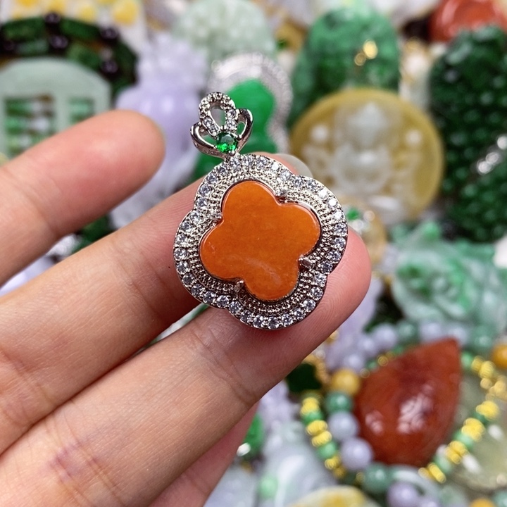 吊坠(赠链)未镶嵌翡翠