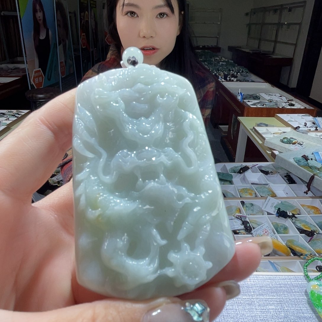 翡翠未镶嵌颈饰一