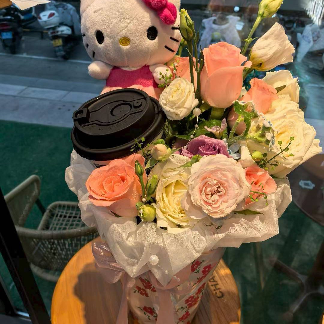 【甜甜蜜蜜】鲜花奶茶网红冰激凌卡通抱桶（配花奶茶随机色系可备注）