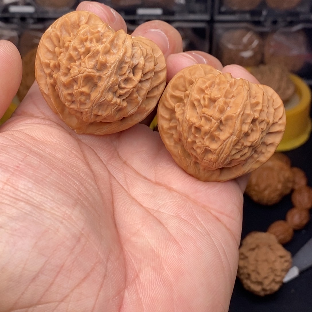 核桃把件 43左右宫灯