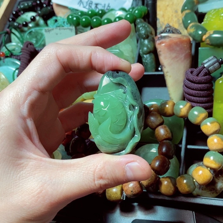 蛇纹石玉颈饰未镶嵌