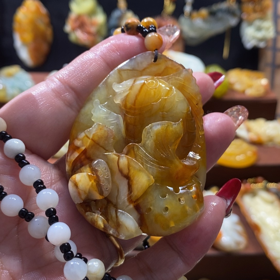 蛇纹石玉颈饰未镶嵌