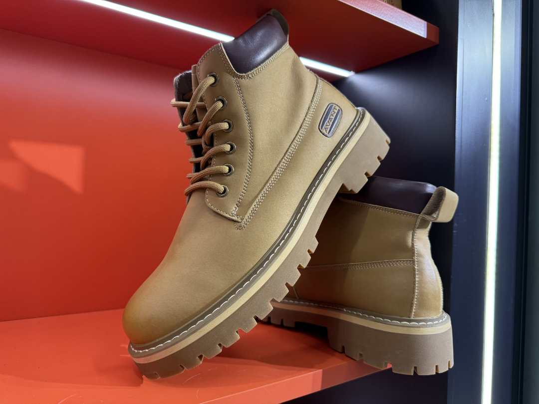 018品牌男士牛皮防滑马丁靴新疆本地仓