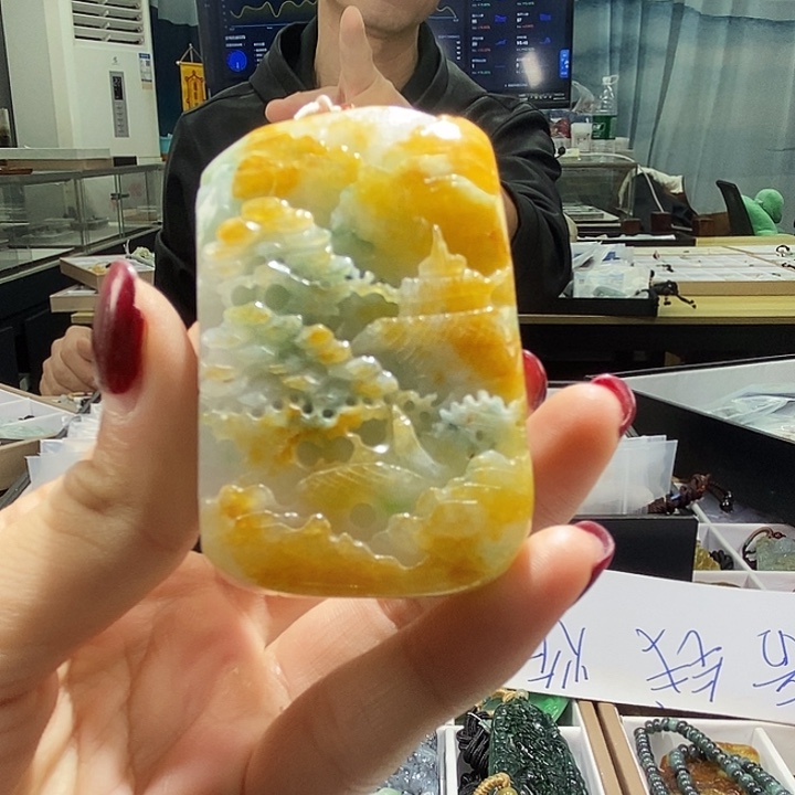 翡翠颈饰未镶嵌翡翠