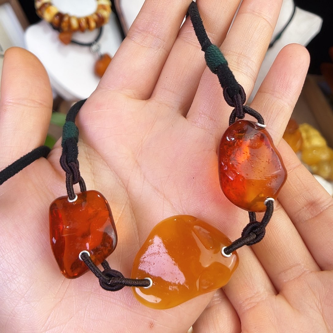 琥珀珠宝奇石未镶嵌，