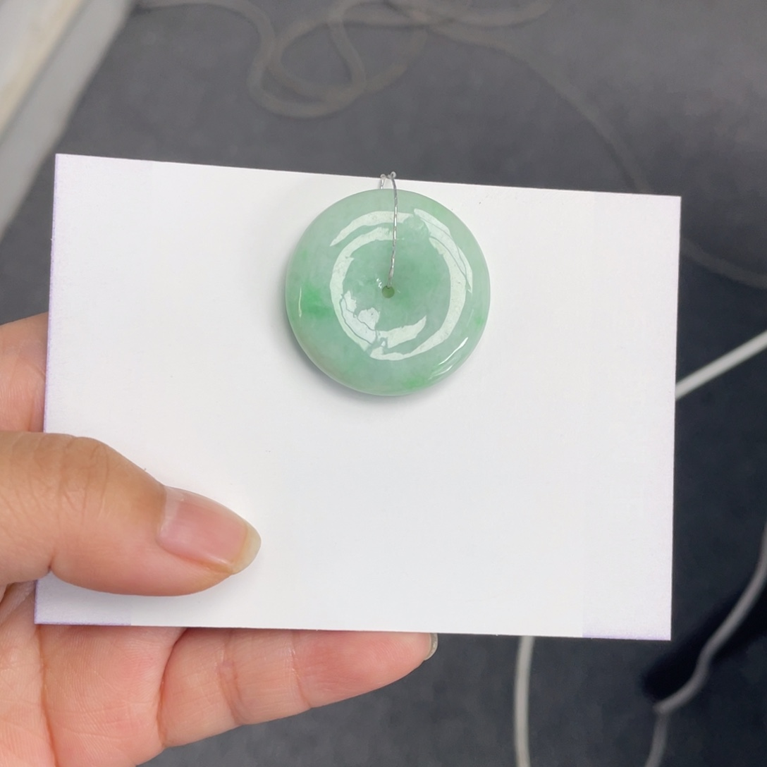 翡翠颈饰未镶嵌平安扣