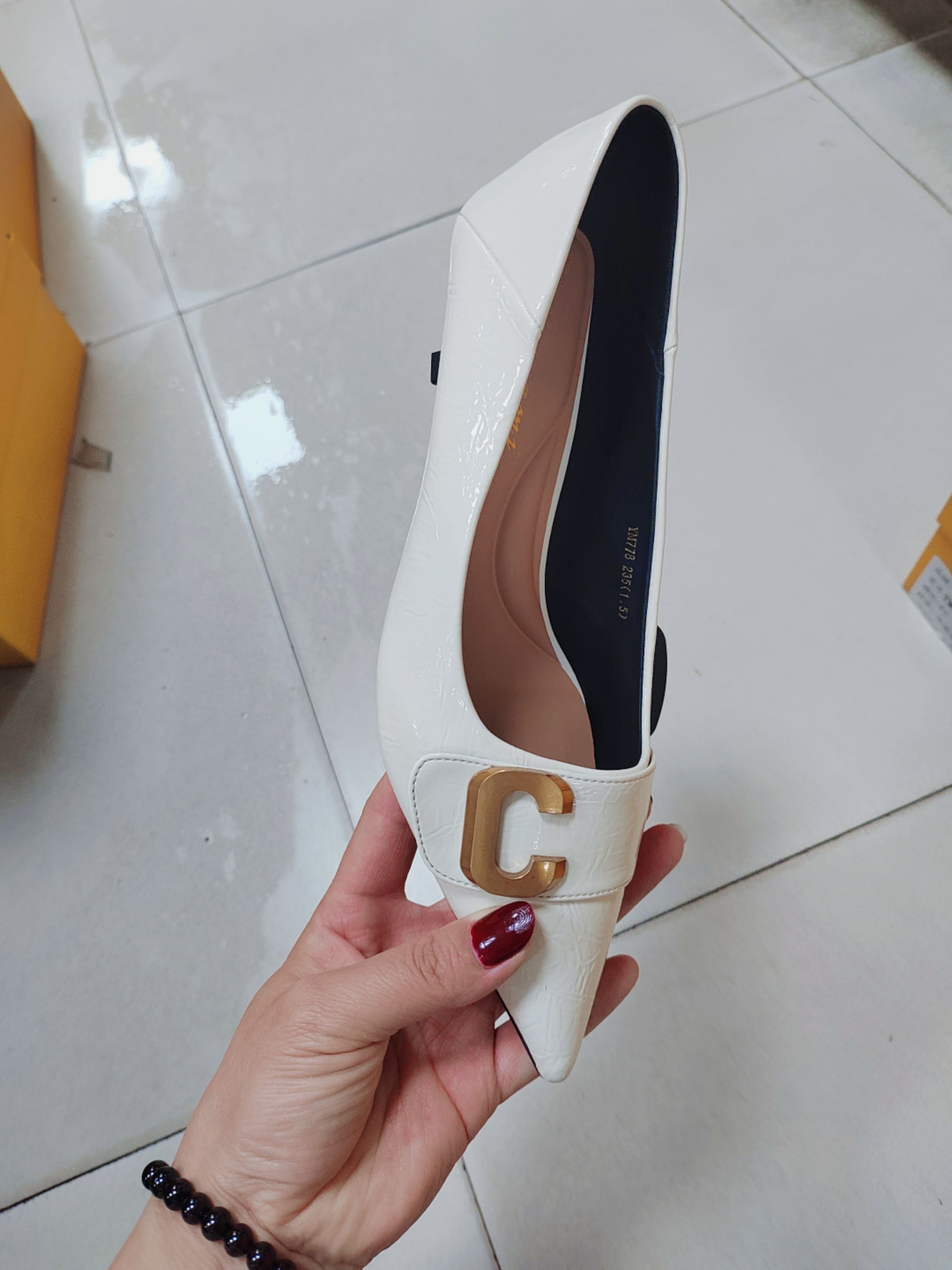 春款时尚尖头皮鞋