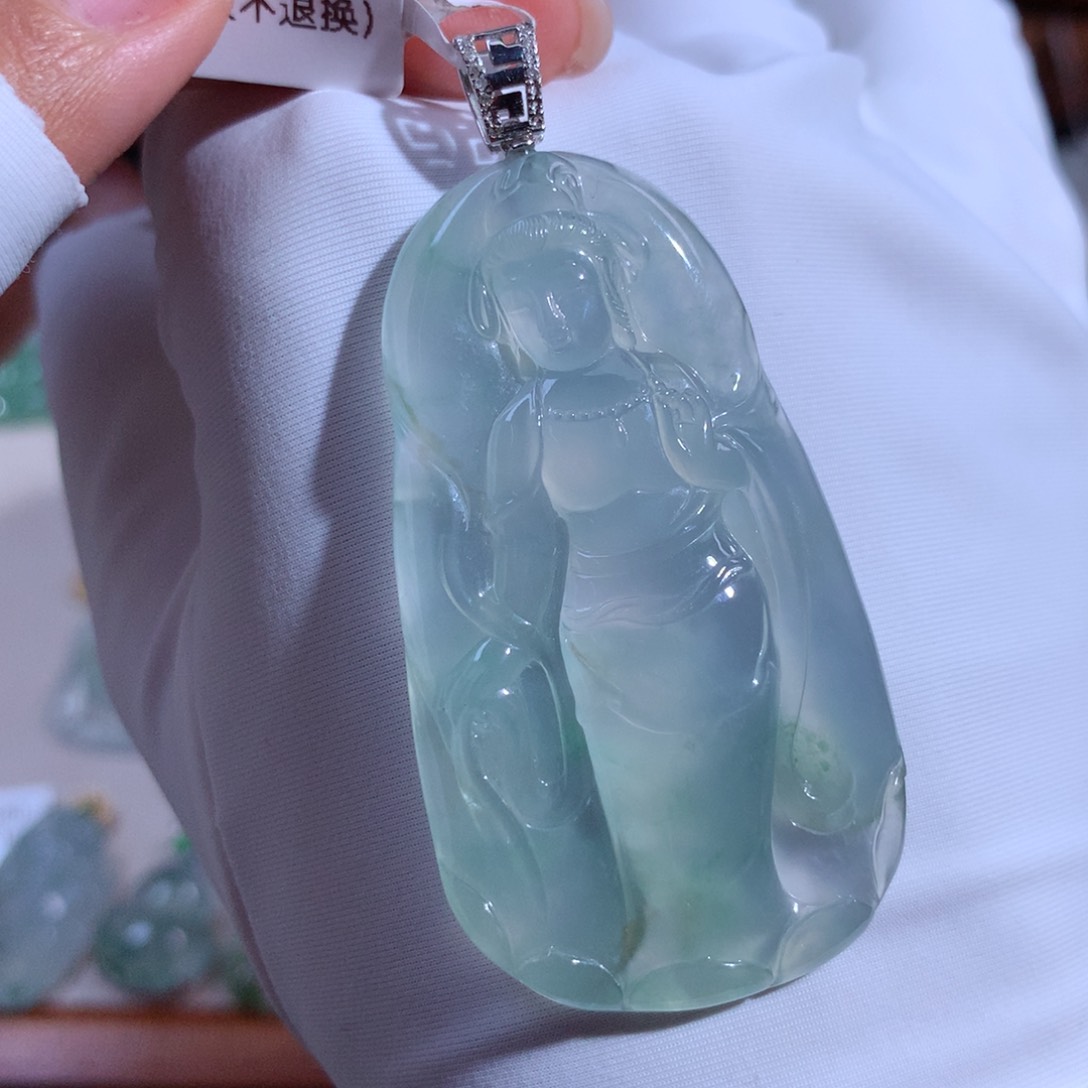 翡翠颈饰18K金镶嵌观音