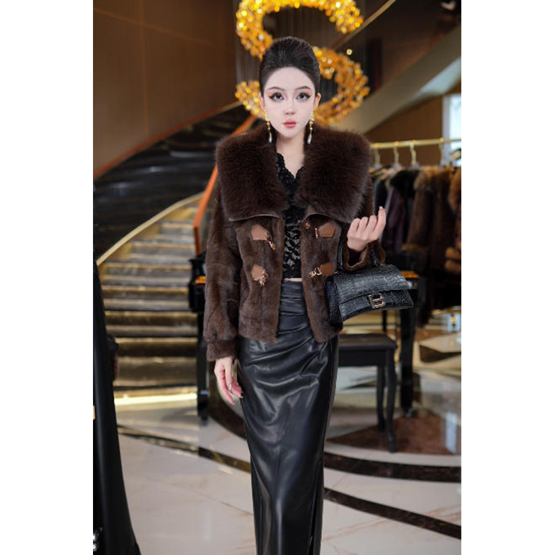 【妮妮】冬季新款欧式高奢时尚重工设计气质短外套D0314