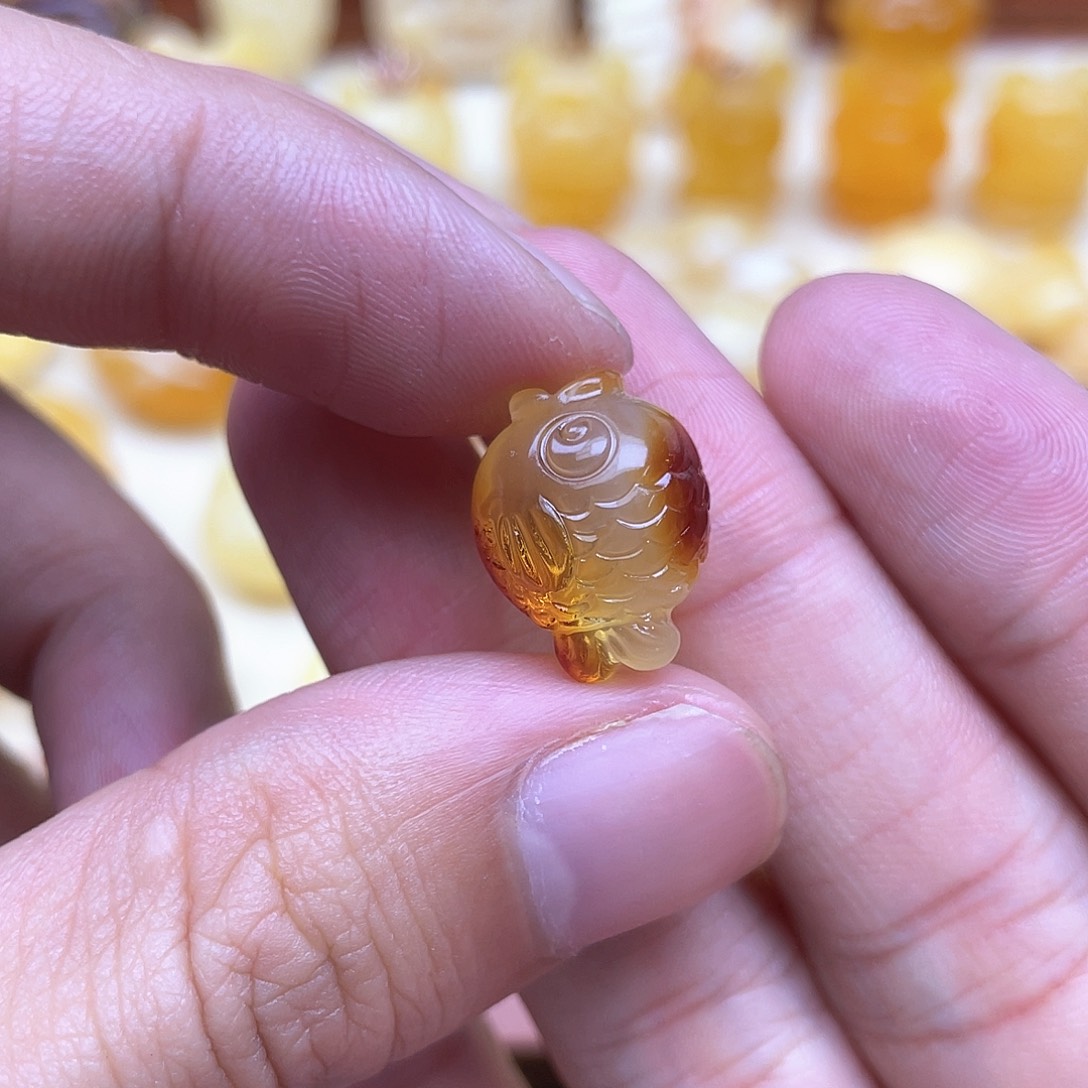 琥珀裸石未镶嵌蜜蜡