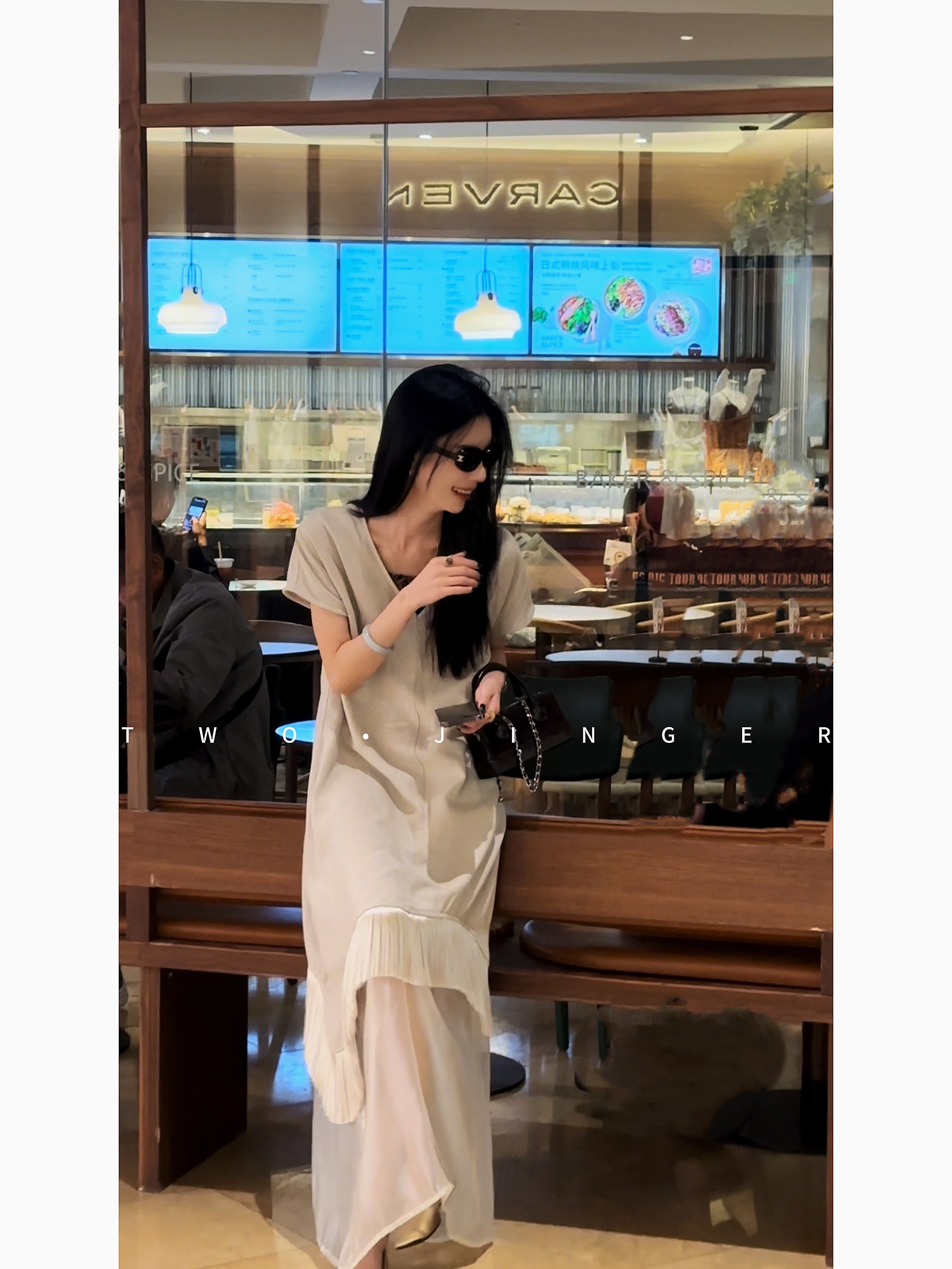 二静子 极简约静奢（芭莎杂志）让人过目难忘设计流苏连衣裙CX92929