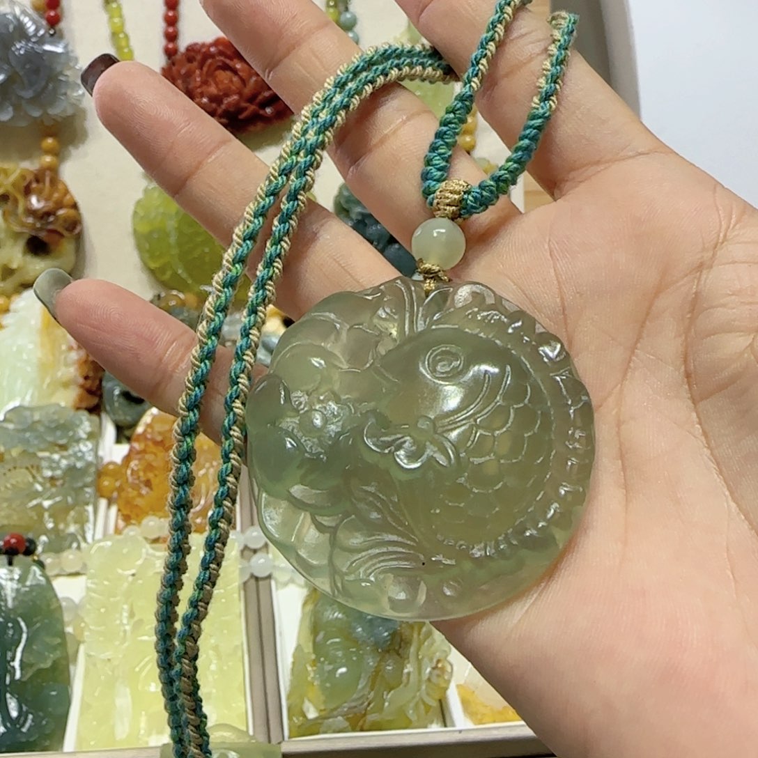 未镶嵌蛇纹石玉吊坠
