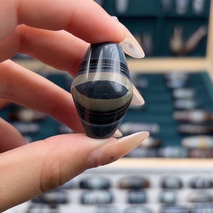 游***尘玛瑙/玉髓未镶嵌珠宝奇石