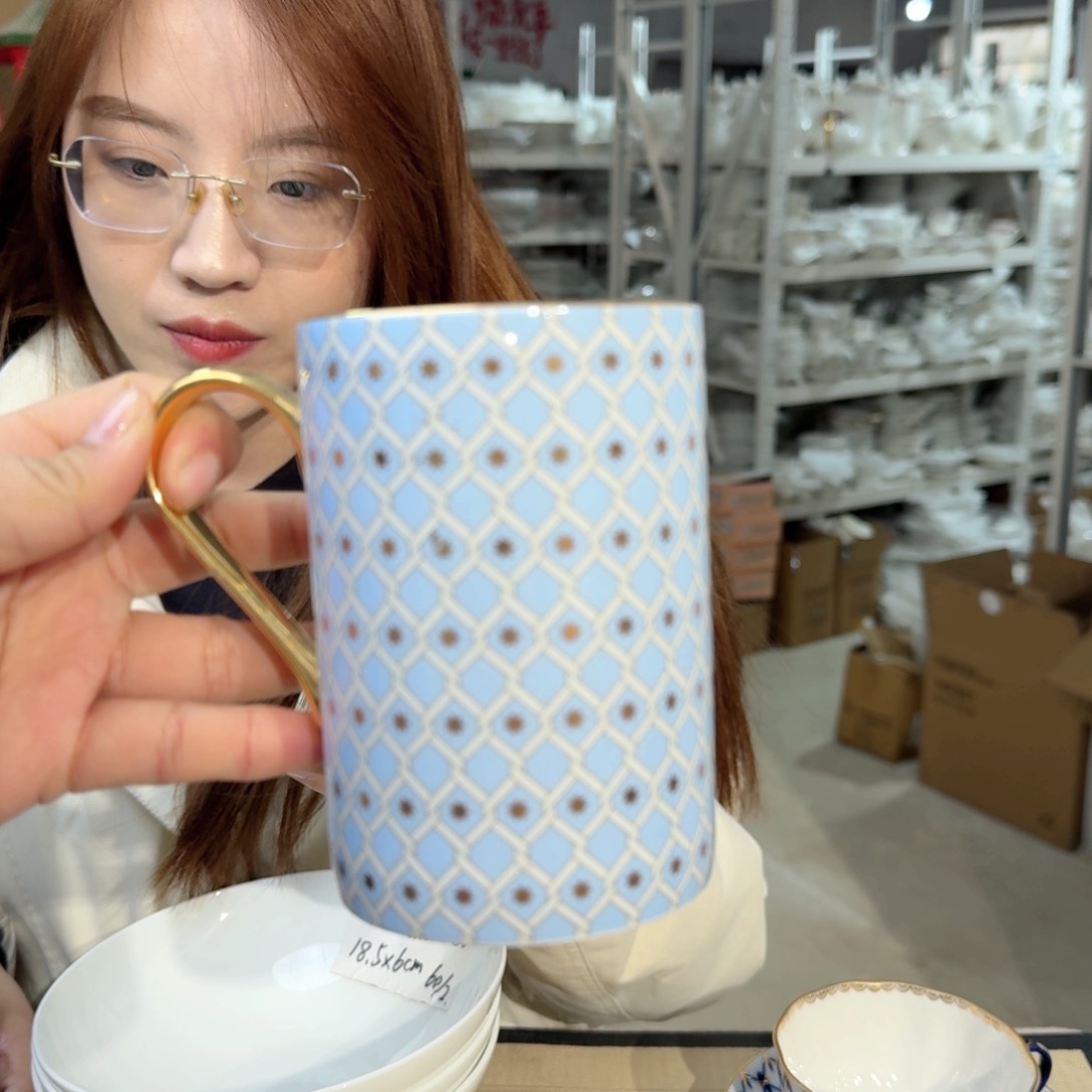 n**u鹅黄原单马克杯一个450ml微瑕