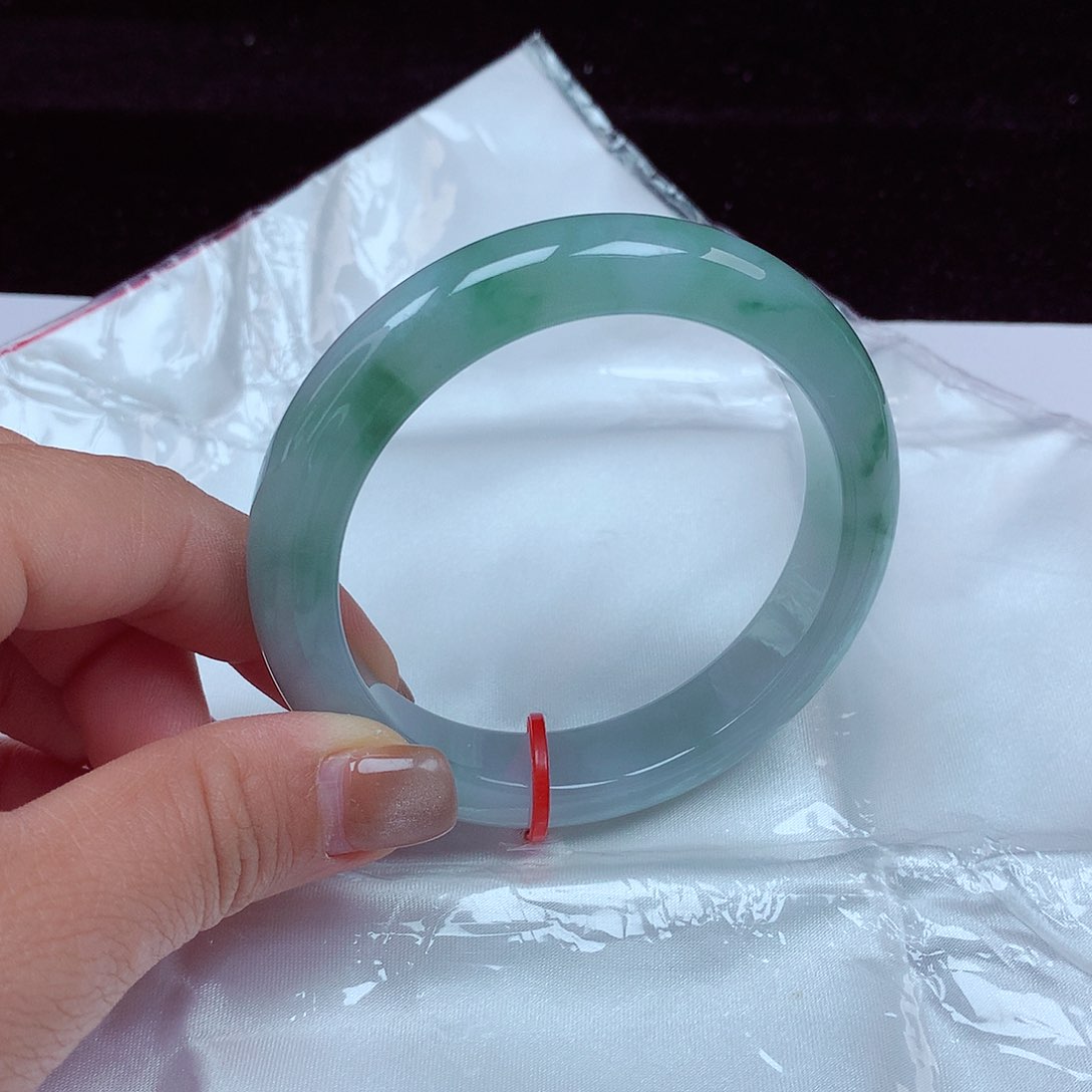 翡翠手镯未镶嵌圈口57