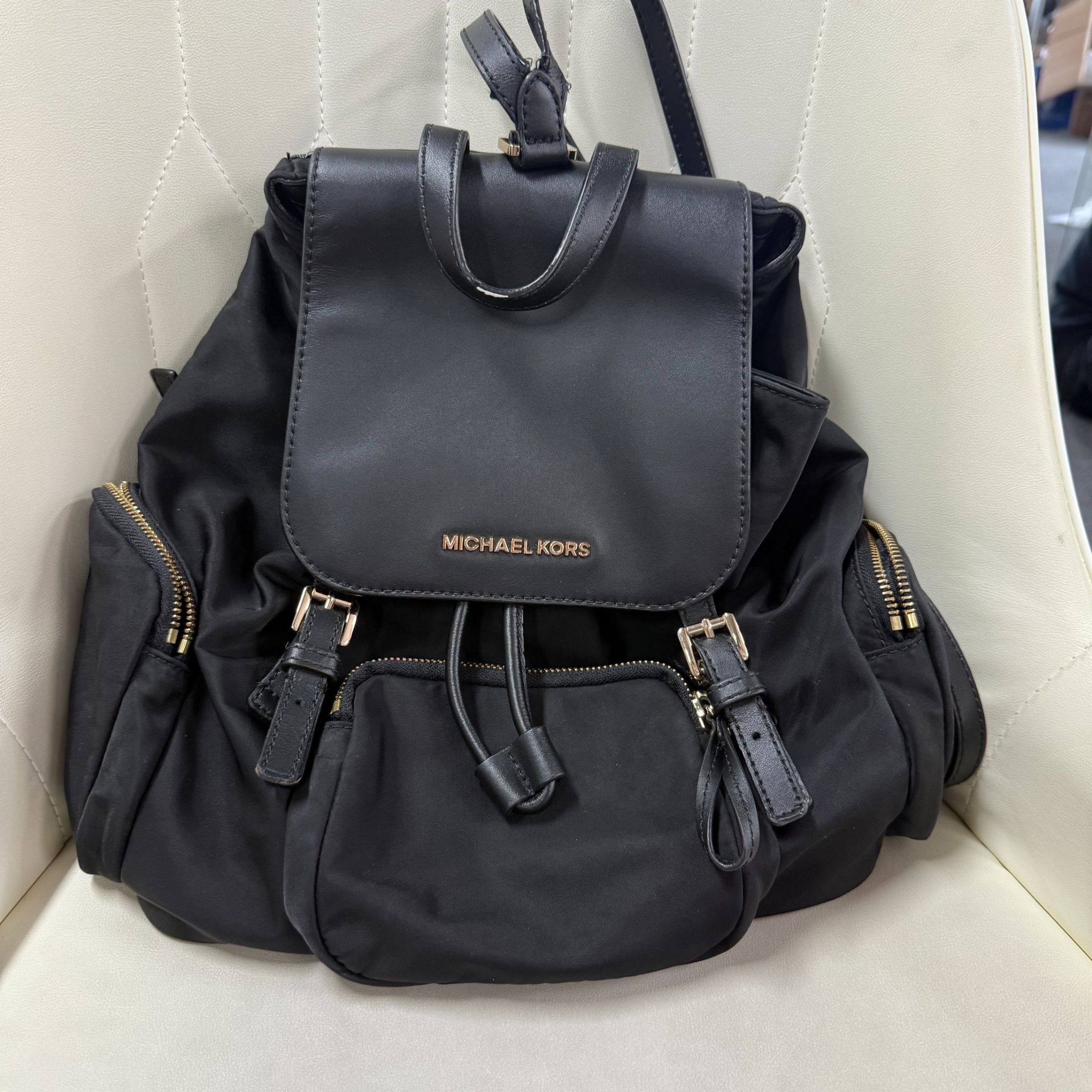 95新 MICHAEL KORS/迈克高仕 迈克高仕黑色百搭双肩包