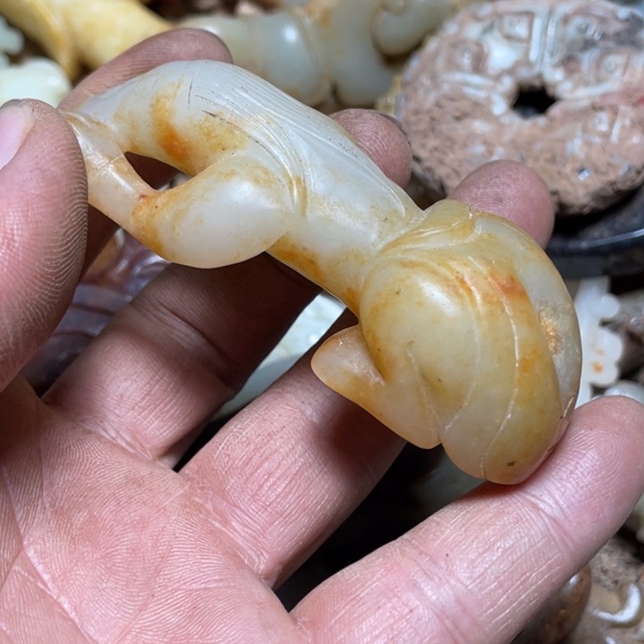 黎***敏和田玉（糖玉）未镶嵌颈饰