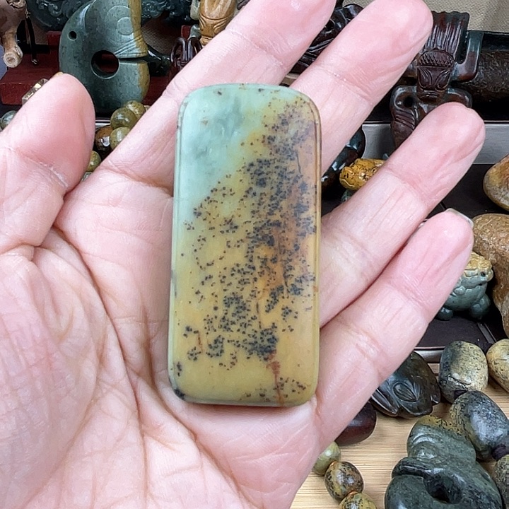 岫岩河磨玉（透闪石质玉）吊坠(不含链)未镶嵌小**光